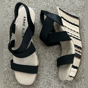 Anne‎ Klein Black and Tan Striped Woven Wedge Sandals Size 8 NWOB